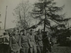 Sovětští vojáci v Mladé Boleslavi 1945 (J. Haisler)