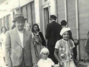 S otcem Bohumilem a sestřenicí Miladou na Volyni, 1936 (J. Permanová)