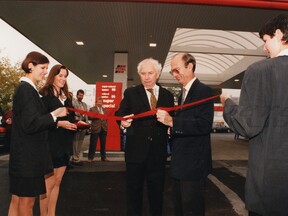 Slavnostní otevření čerpací stanice Total, 1996 (Z. Pokorný)