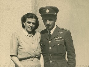 S manželkou Marií a synem Miloslavemv Praze, 1947 (J. Štěpánek)