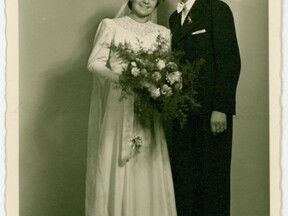 Svatební foto Josefa a Mileny Skuhravých, 1941 (J. Skuhravý)