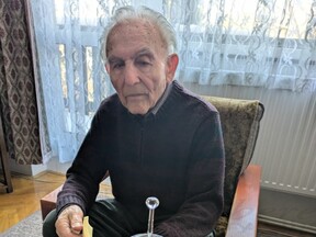 Ukázka jím navrženého užitkového skla, 2025 (L. Oliva)