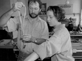 Na šperkařském sympoziu s Gudrun Sprenger, 1995 (M. Cogan)