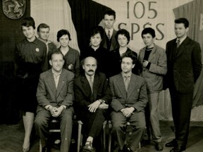 Maturitní fotografie oddělení malířů, 1961 (J. Skuhravý)