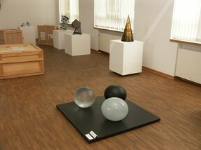 Při přípravě výstavy 400 let severočeského skla v německém Langenfeldu, 2008 (O. Palata)