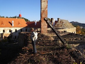 Na kontrole při zastřešení zámku, 2006 (H. Bušová)