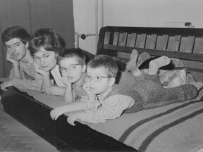 S rodiči a bratrem, 1967 (T. Tichý)