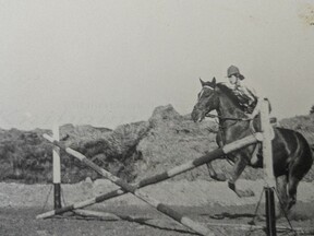 Při tréninku v jezdeckém klubu, počátek 70. let (R. Rys)