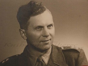 Poručík František Mazáček 1945 (VÚA - VHA Praha)