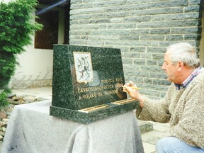 Pomník čs. vojáků pro Památník míru v Caen (J. Hnělička)