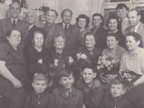 Rodinná fotografie z roku 1957 (V. Zikmund)
