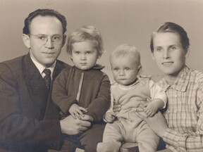 S manželkou a dětmi Vladimírou a Vojtěchem 1957 (V. Zikmund)
