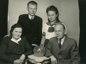 S rodiči a sestrou (J. Haisler)