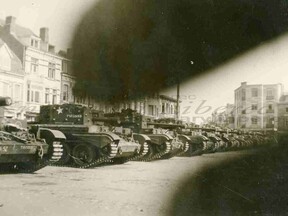 Tanky 2. tankového praporu v De Panne, jaro 1945 (J. Hnělička)