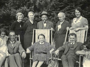 S přáteli v Prachovských skalách 1937 (J. Kalík)