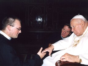 Při setkání s papežem Janem Pavlem II. v roce 2003 (S. Přibyl)