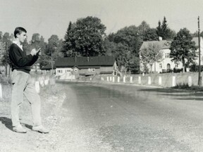 Při kreslení v Polubném v Jizerských horách 1963 (J. Dostál)