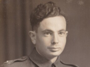 Herbert Löwit v září 1944. (S. Daintrey)