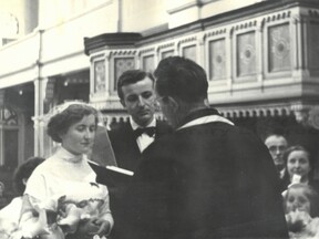 Svatba v evangelickém kostele na náměstí Českých bratří, 1974 (O. Binar)