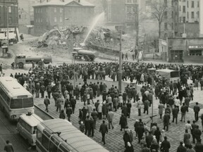 Demolice domu U Papouška na Šaldově náměstí (V. Toužimský)