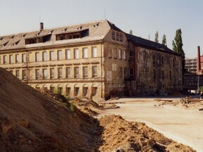 Někdejší budova policejního ředitelství v Blažkově ulici v 90. leetech (V. Toužimský)