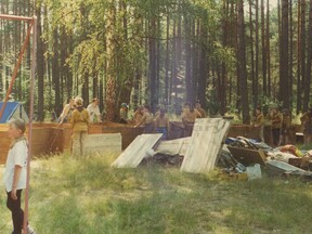 Stavba skautského tábora (J. a V. Hudečkovi)
