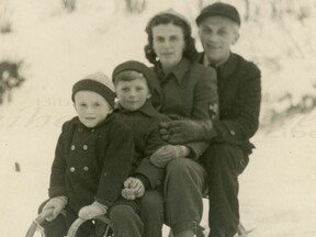 S rodinou ve Zlaté Olešnici, 50. léta (J. Štěpánek)
