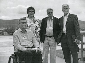 Na střeše heliportu v Liberci, zleva Richard Lukáš, Marie Frühoufová, Petr Moos, Petr Pavel (P. Moos)