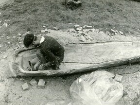 Sochařské sympozium do dřeva v Maníkovicích, 1998 (M. Hlubuček)