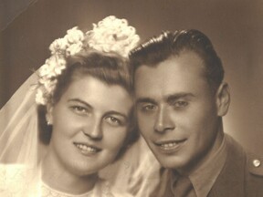 Svatební snímek rodičů, 1949 (P. Kopáček)