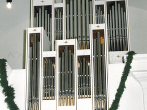 Nové varhany v Křenovicích u Slavkova, 2003 (B. Žloutek)