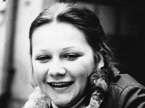 Na Střední uměleckoprůmyslové škole v Bechyni v maturitním ročníku, 1975 (V. Jakouběová)