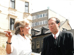 S velvyslanecm SRN Michaelem Steinerem na staveništi, 1998 (V. Vohlídalová)