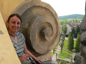 Hejnice – oprava nátěru pod Madonou, 2009 (V. Trostová)